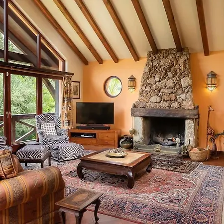 Exotic Tropical W/ Large Pool In Sotogrande!